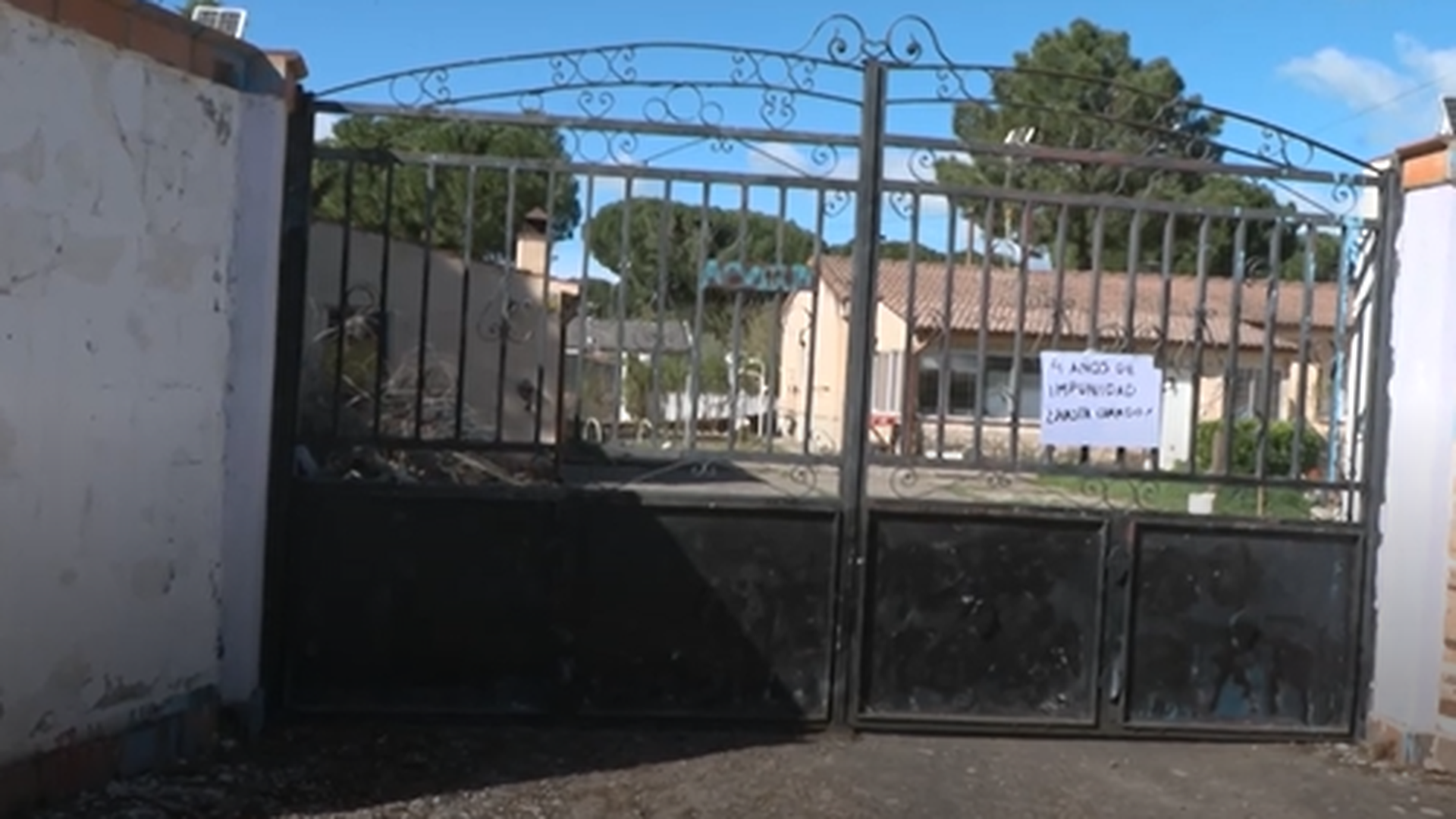 La tranquilidad de Óscar Sanz a su llegada al registro del zulo: acudió en coche, aparcó en la puerta y fue junto a su abogado