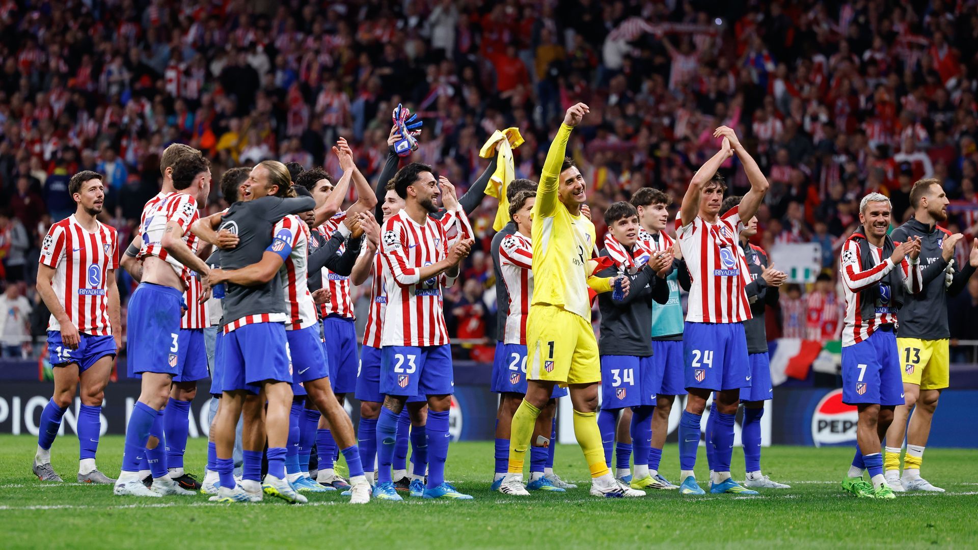 Los jugadores del Atlético de Madrid celebrando el pase en Champions
