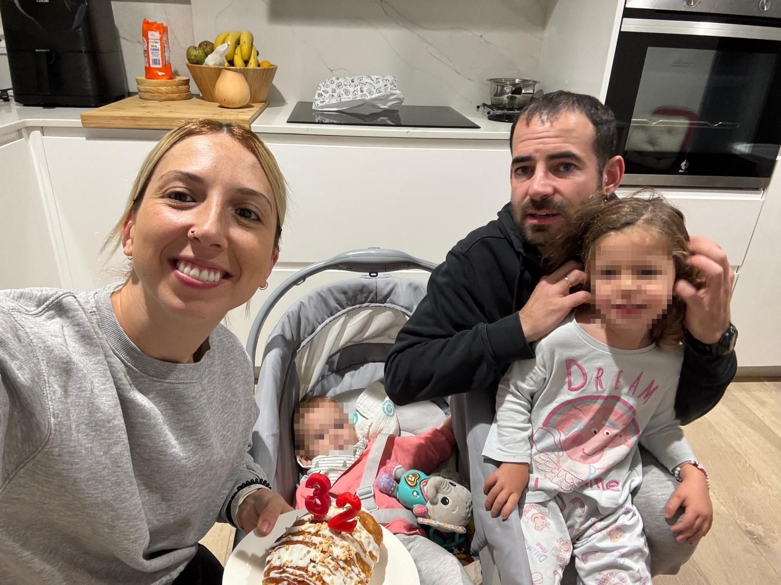 Manuela y su familia han aprendido a comunicarse a través de la lengua de signos