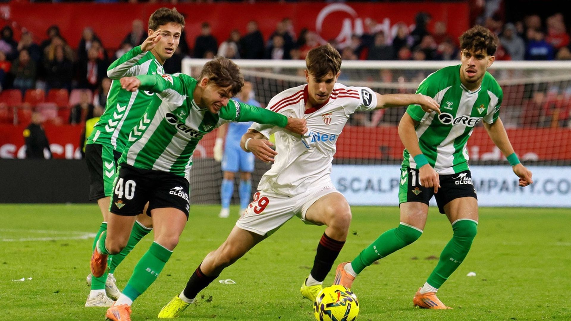 Miguel Sierra, en el derbi ante el Betis