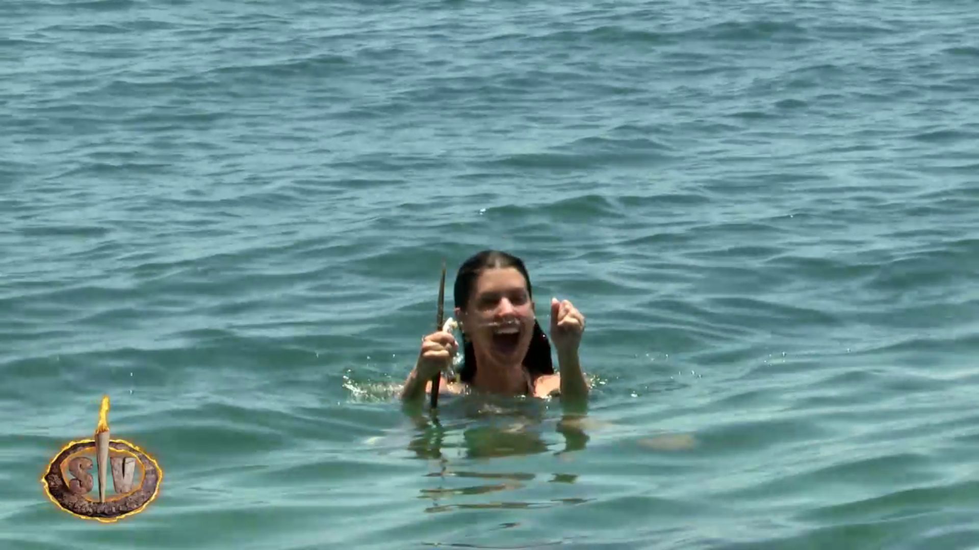 ¡Momentazo! Dulceida consigue pescar su primer pez en Honduras: “Por mi mujer y mi hija”