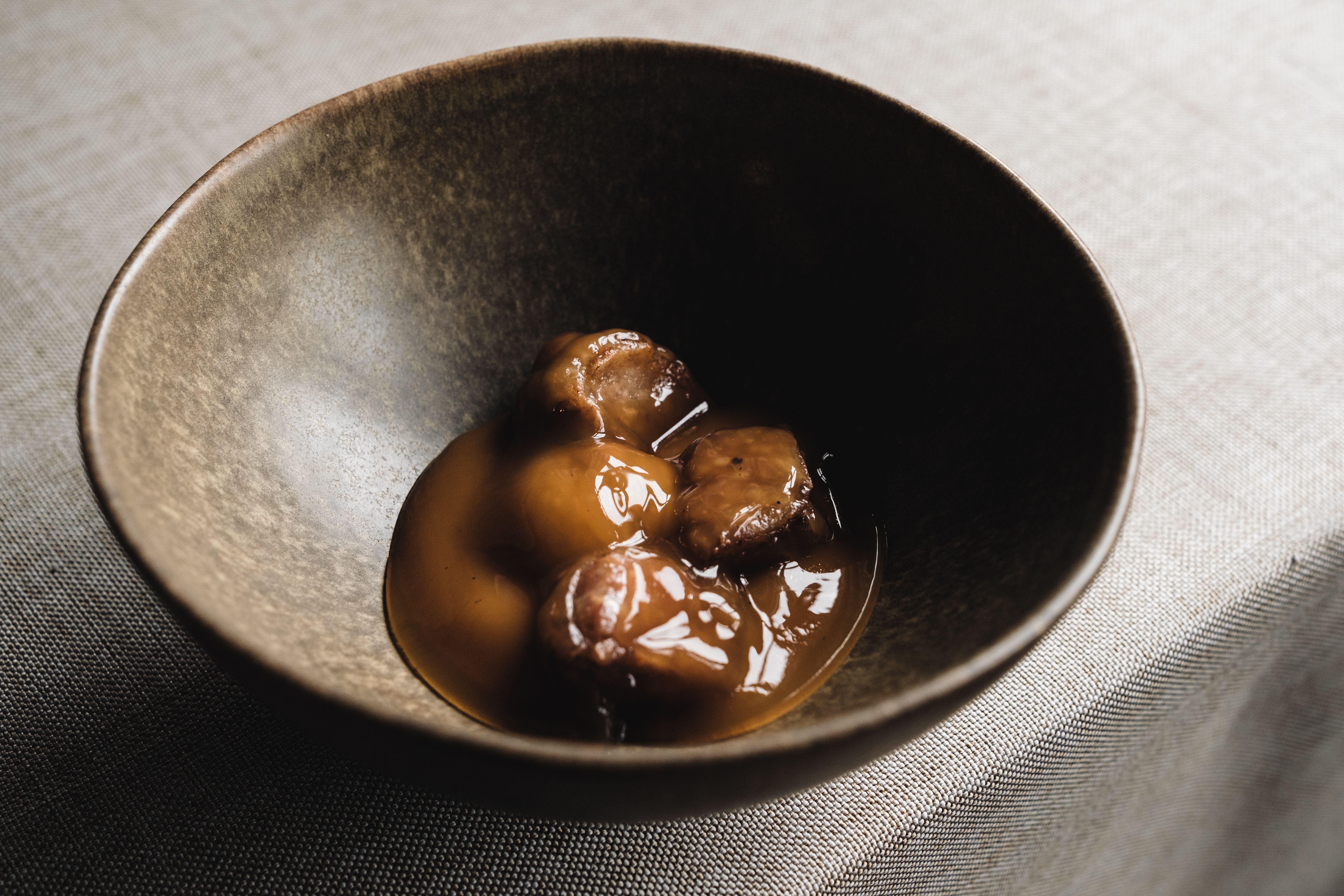 Mollejas y castañas, pura tradición con estrella Michelin