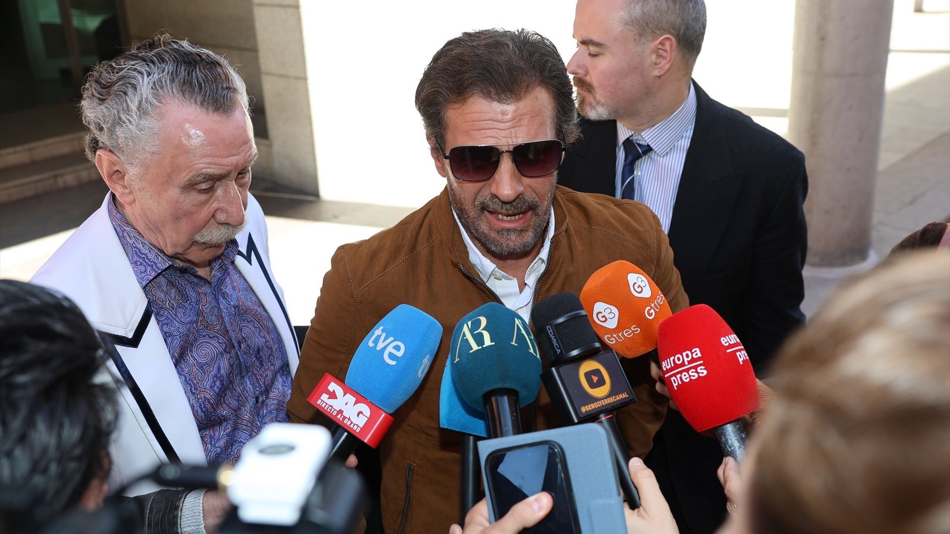 Rodolfo Sancho habla con la prensa tras abandonar los juzgados en su juicio contra Silvia Bronchalo