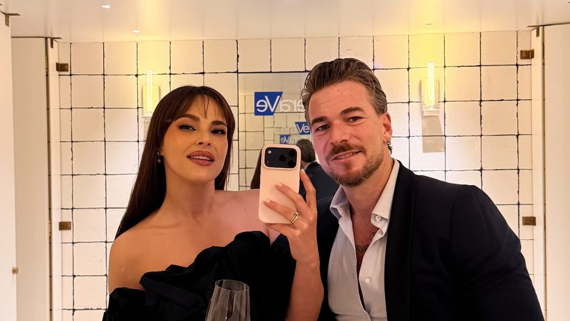 Tony y Marta disfrutando de los premios