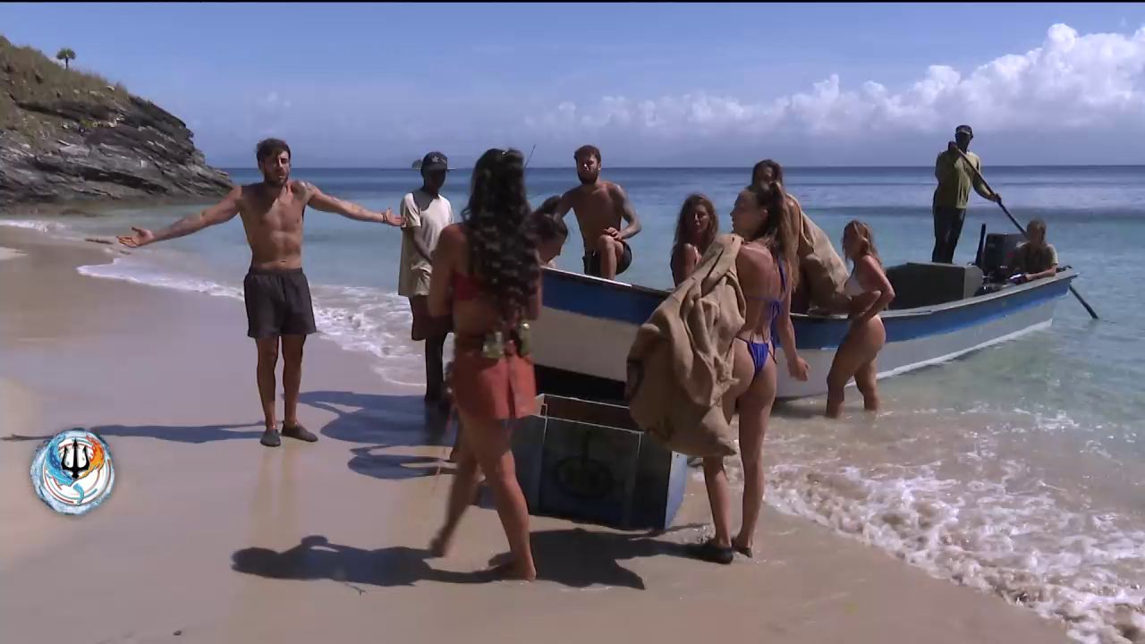 Un despiste de los concursantes de 'Playa Derrota' y 'Playa Victoria' provoca un fallo en la mudanza: 