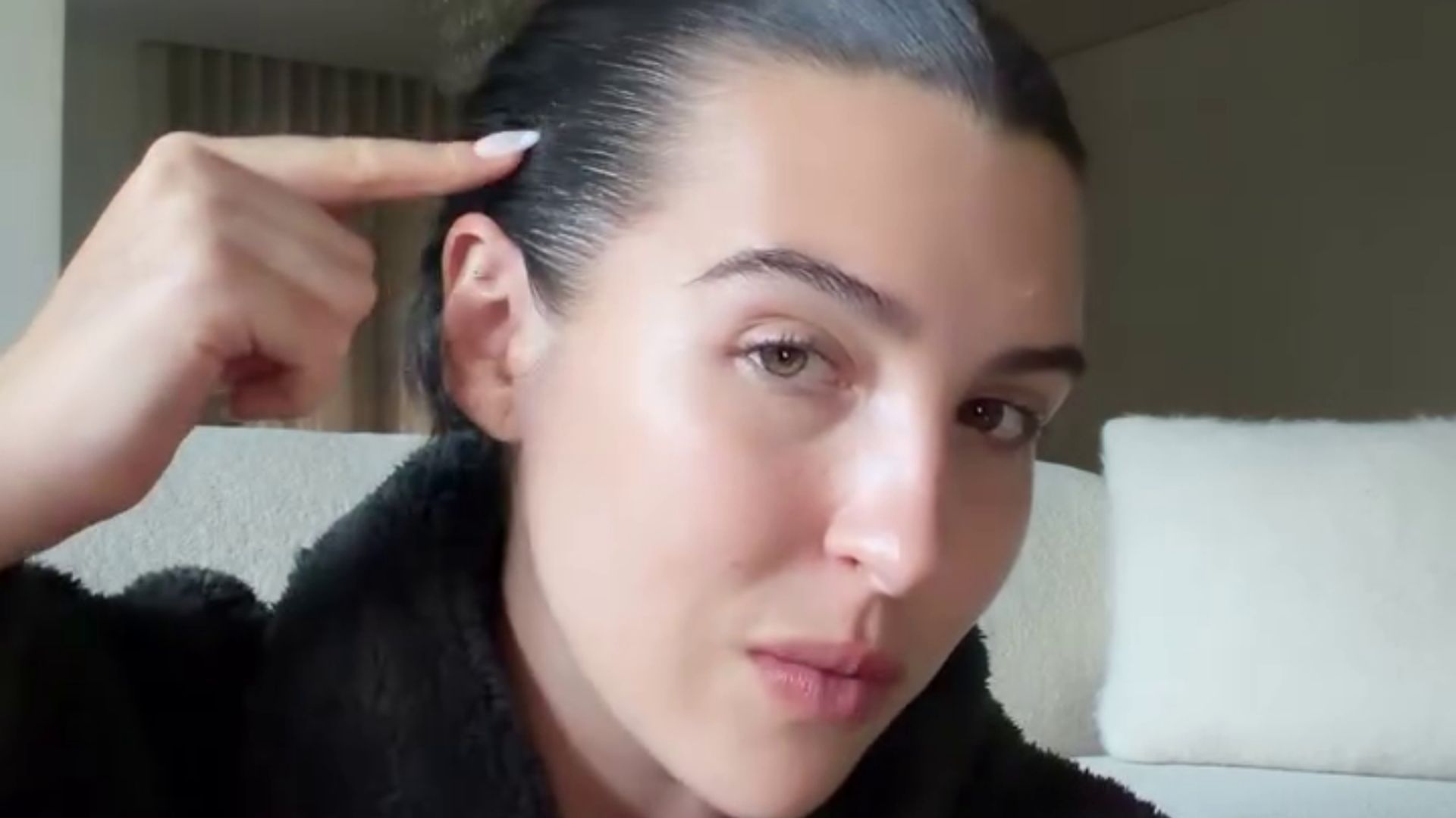 Alba Díaz habla los 'clean looks' y su relación con la caída de pelo