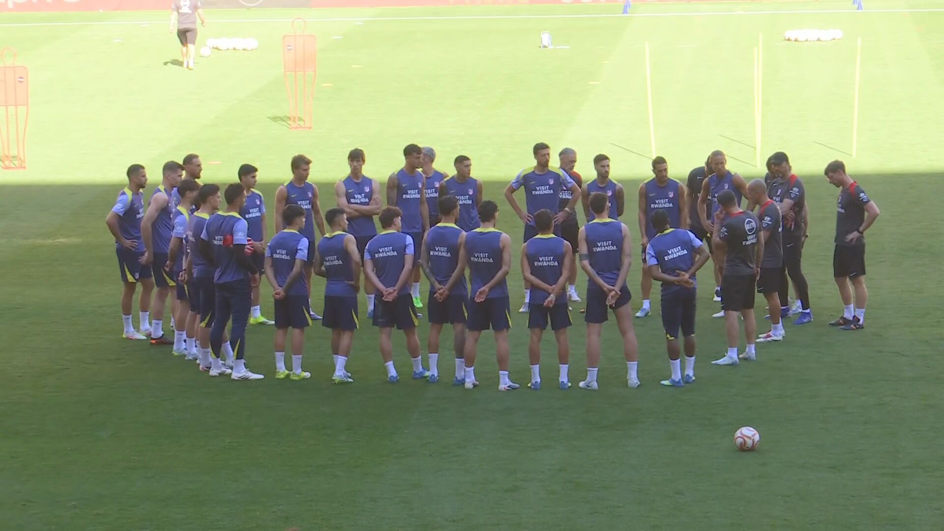 Charla de Simeone en el entrenamiento previo a la final de Copa