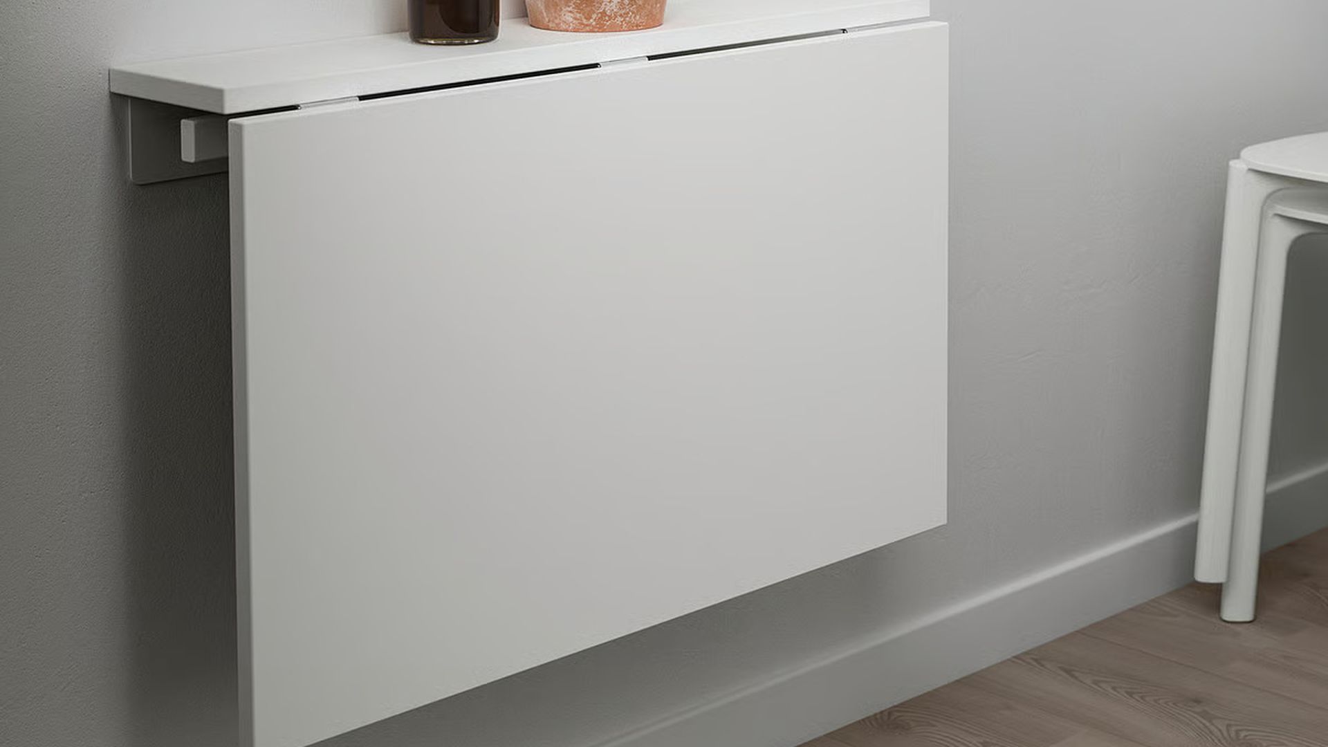 Esta mesa plegable no ocupa sitio y tiene una doble función perfecta para cualquier espacio