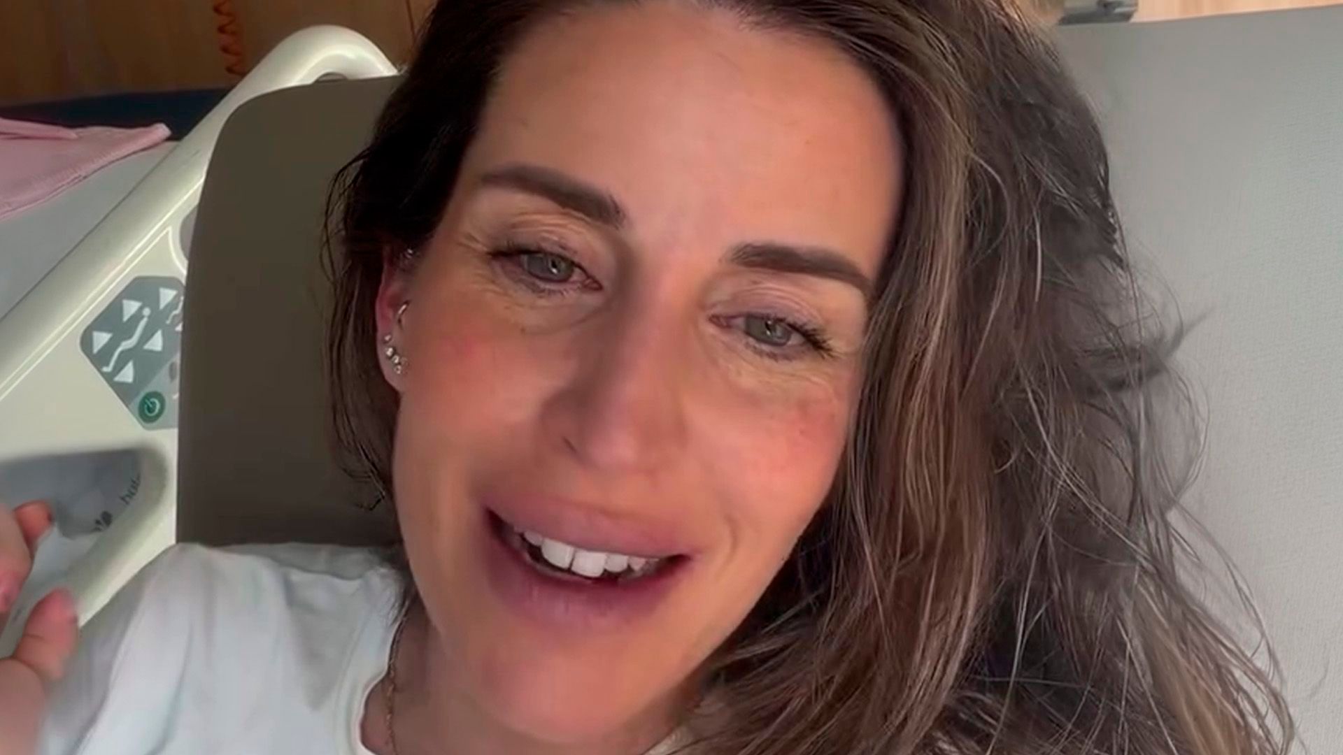 Marta Castro recibe el alta y comparte una tierna foto en casa con su bebé en común con Rodri Fuertes