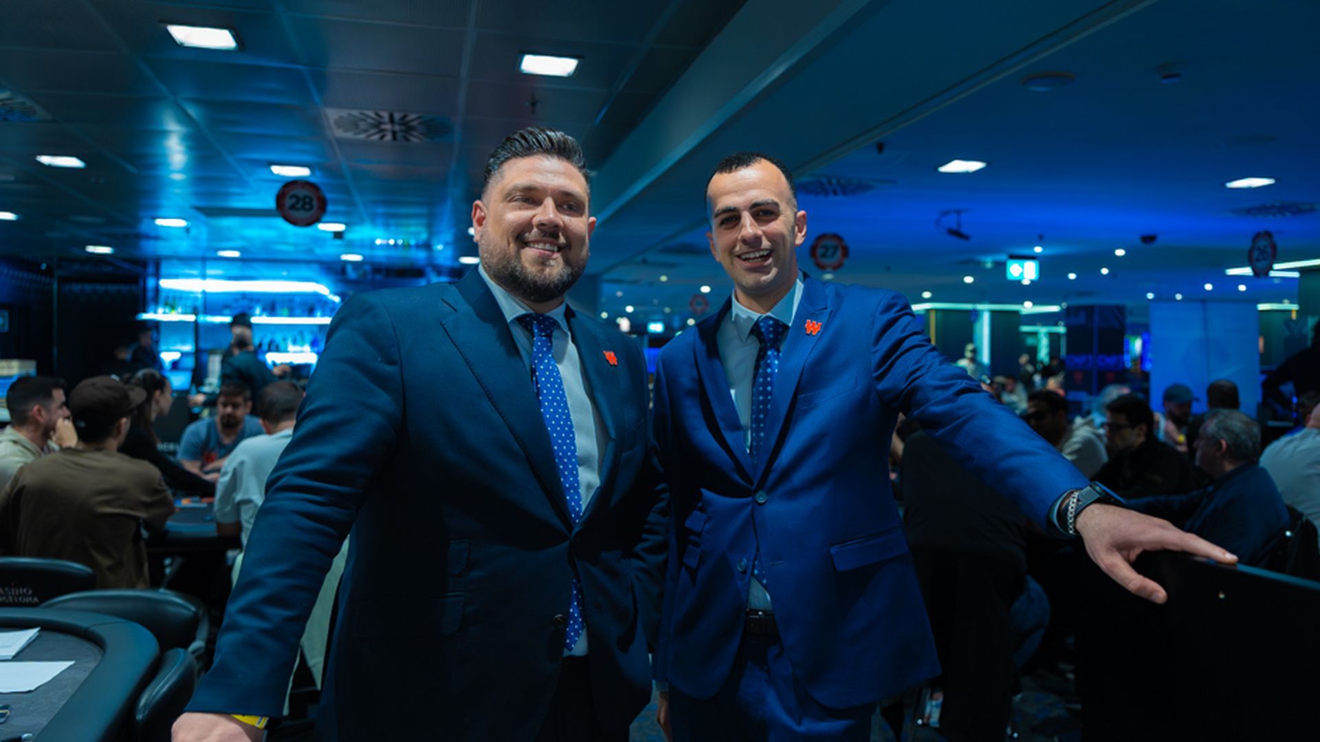 Óscar y Jorge "risas", dos de los floors (directores) del CNP