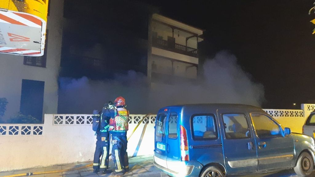 Muere una mujer y evacúan a 30 vecinos tras un incendio en una casa en Los Realejos, Tenerife