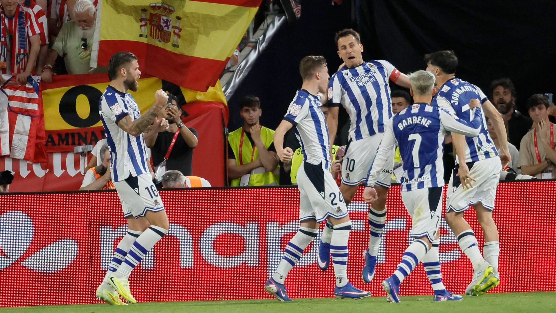 Celebración txuri urdin