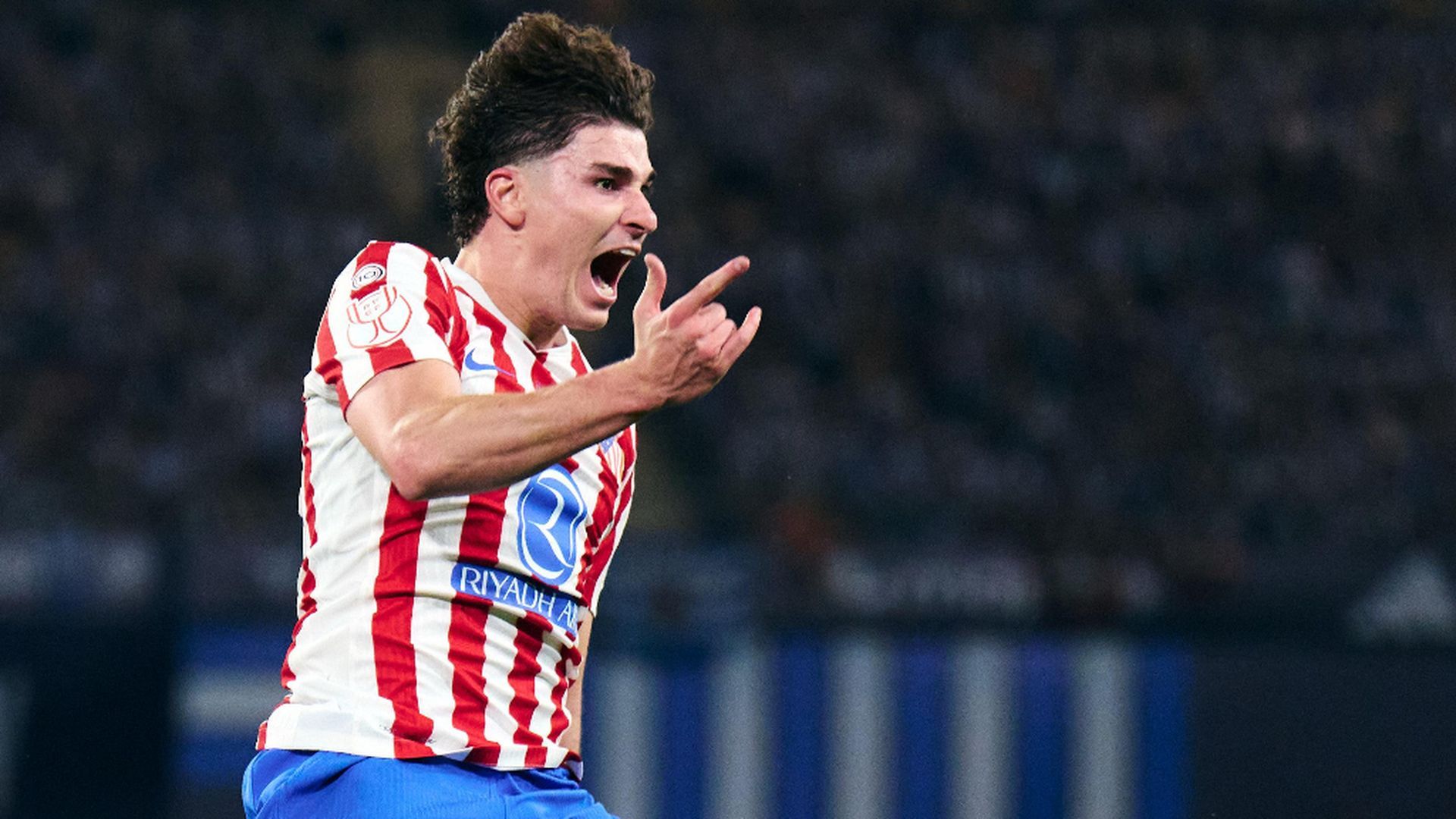 Julián Álvarez celebra el 2-2