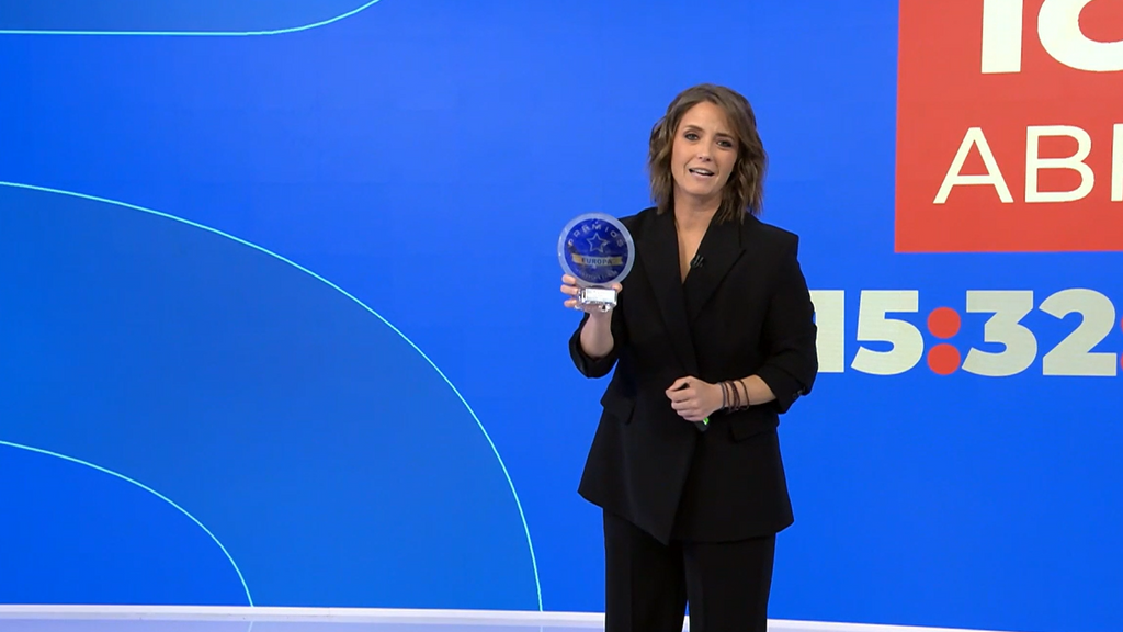 La presentadora María Casado agradece en pleno directo el premio Europa Multicultural: "Vamos a celebrarlo"