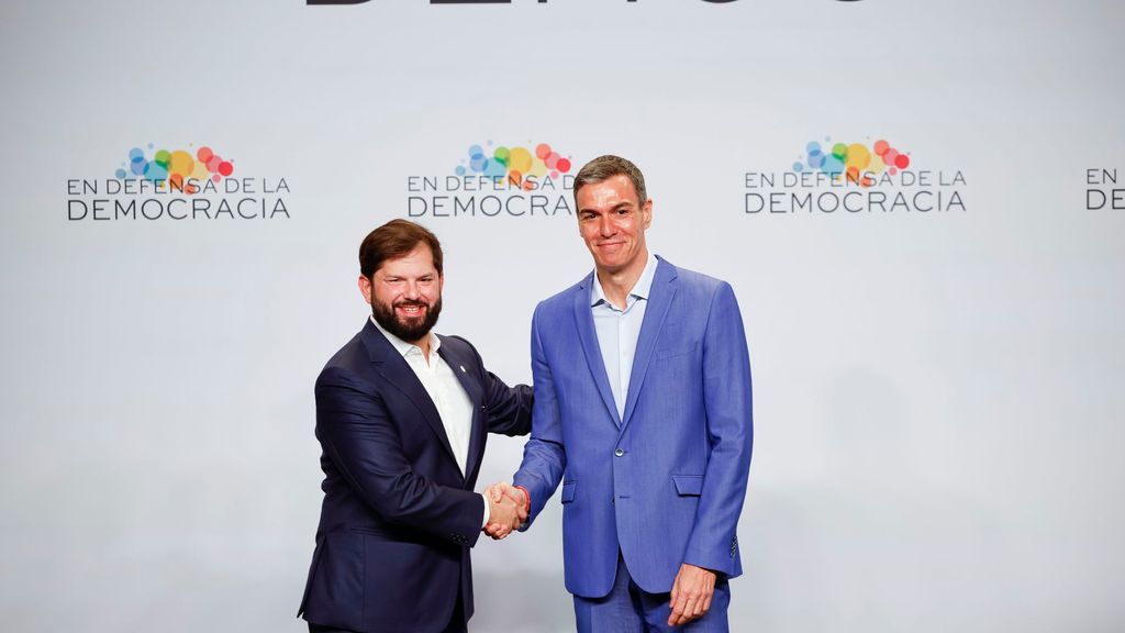Pedro Sánchez llama a defender la democracia ante las guerras y la desigualdad: "No basta con resistir, tenemos que proponer"