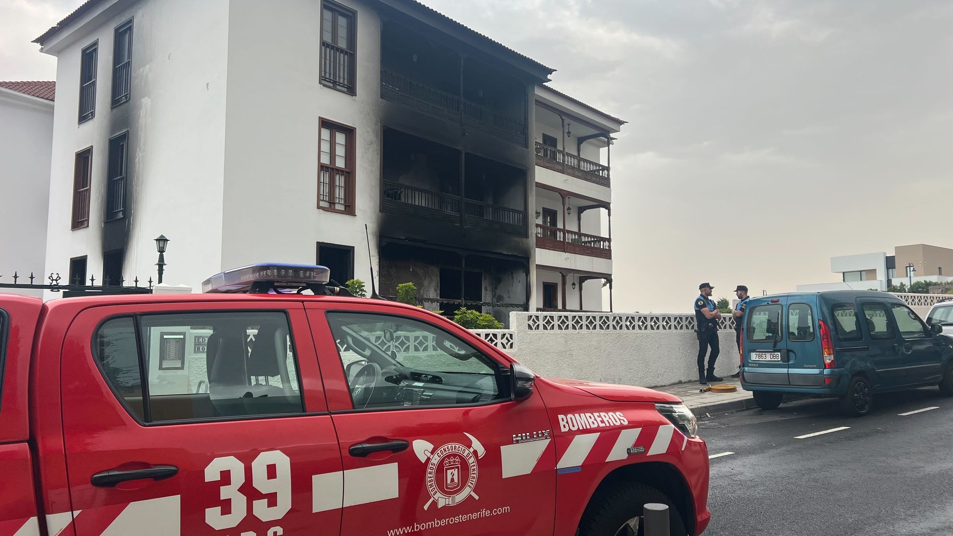Un incendio en Tenerife deja un muerto y siete personas afectadas por el humo