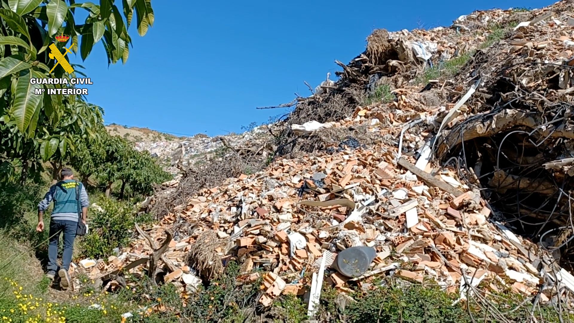 Uno de los vertederos ilegales encontrados