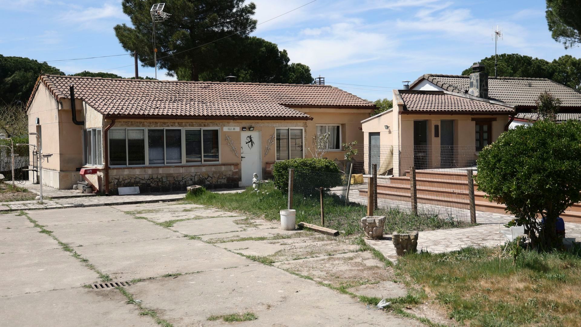 Vista del exterior del chalé que fue de la familia del único investigado en el caso de la muerte de Esther López