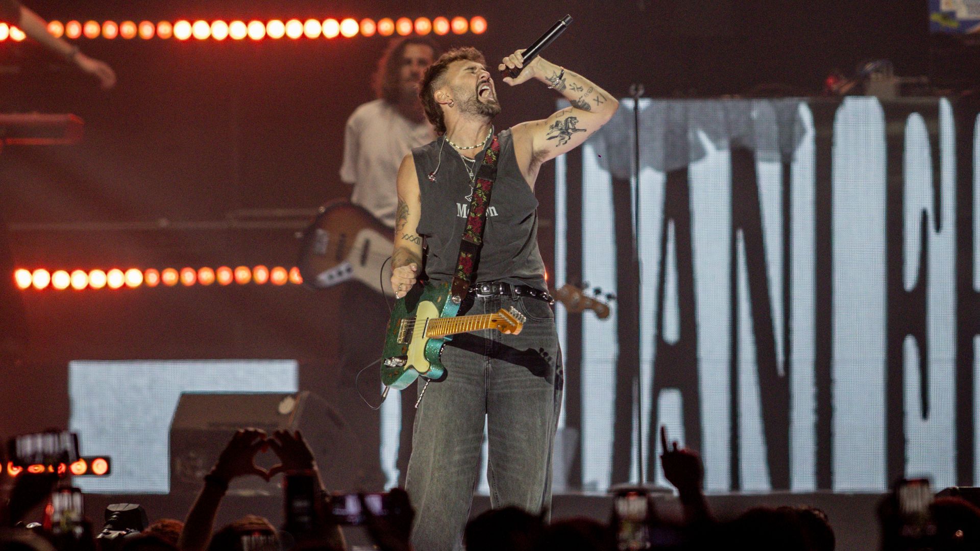 Dani Fernández sufre una aparatosa caída en un concierto y se rompe los ligamentos del hombro: "Podría haber sido peor"