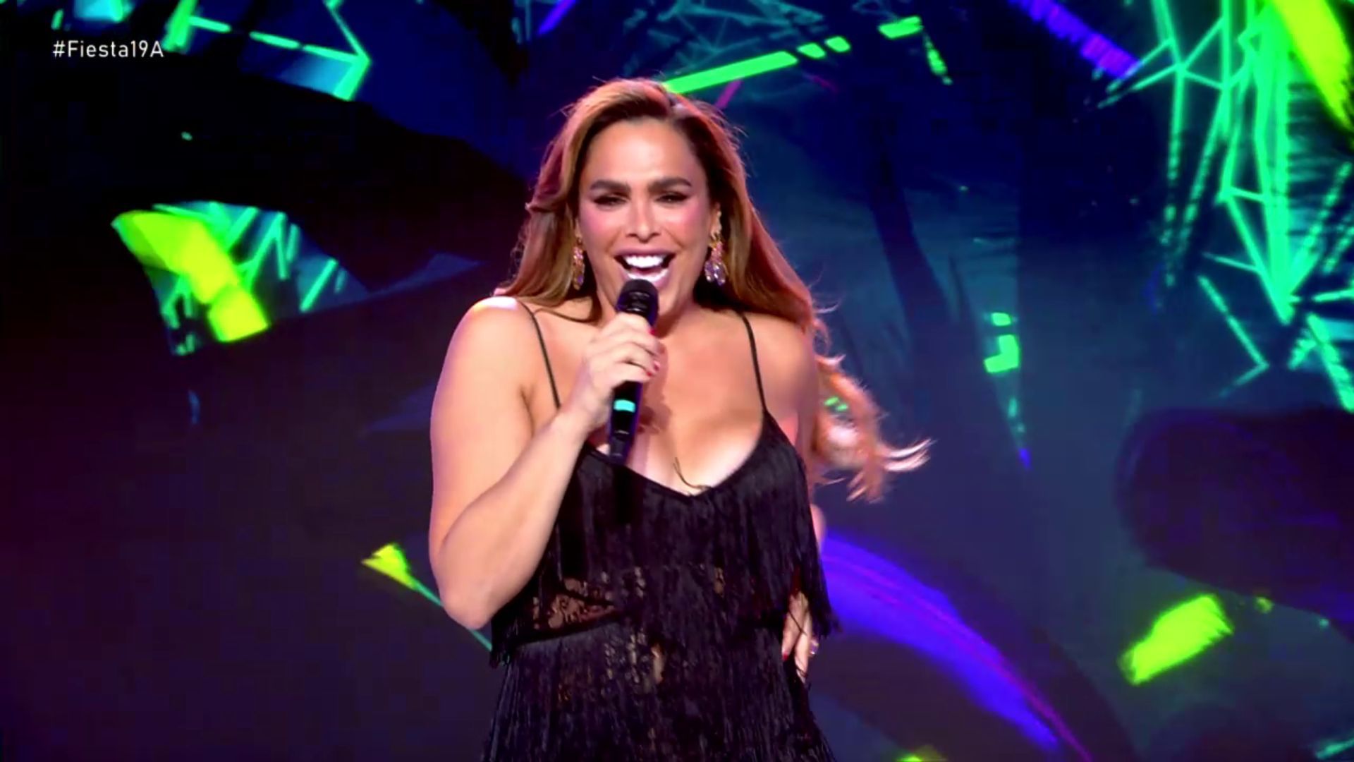 Amor Romeira presenta su nueva canción del verano en 'Fiesta': "Es mi primera bachata" Fiesta 2026 Top Vídeos 1127