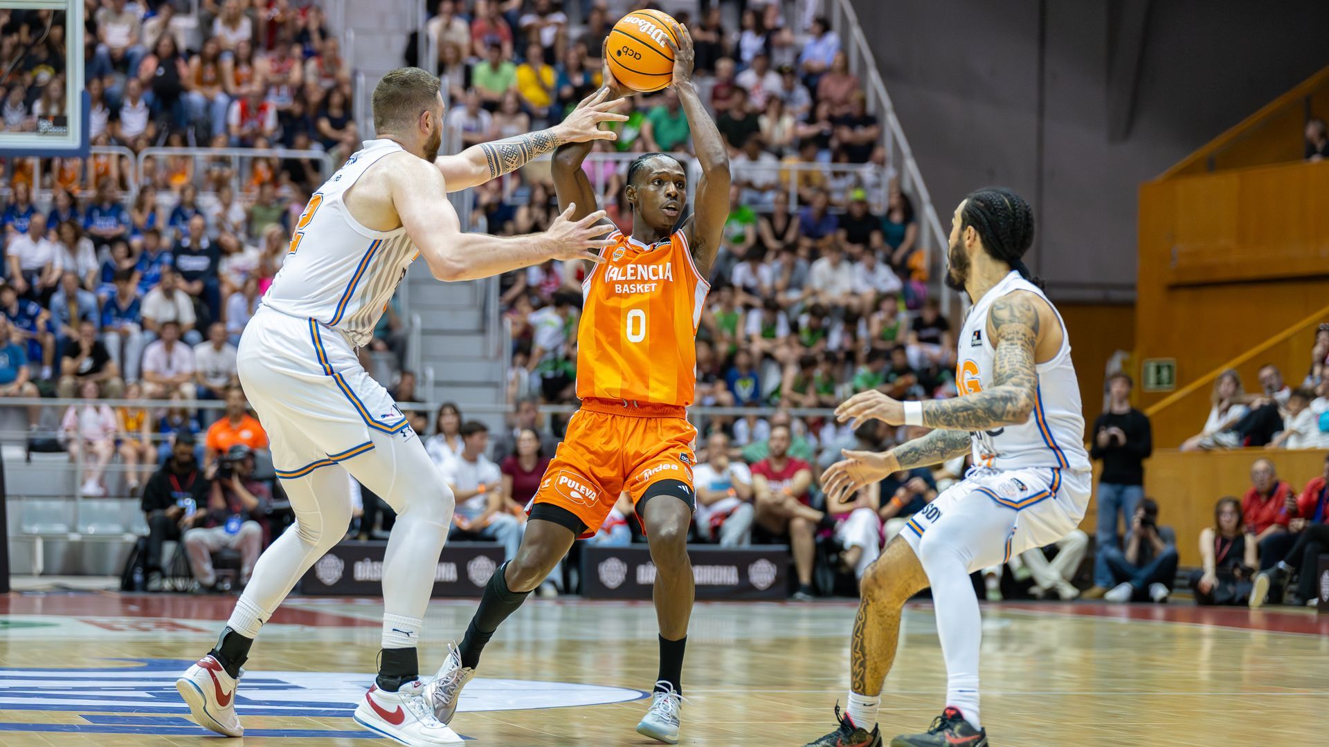 Valencia Basket gana en Girona