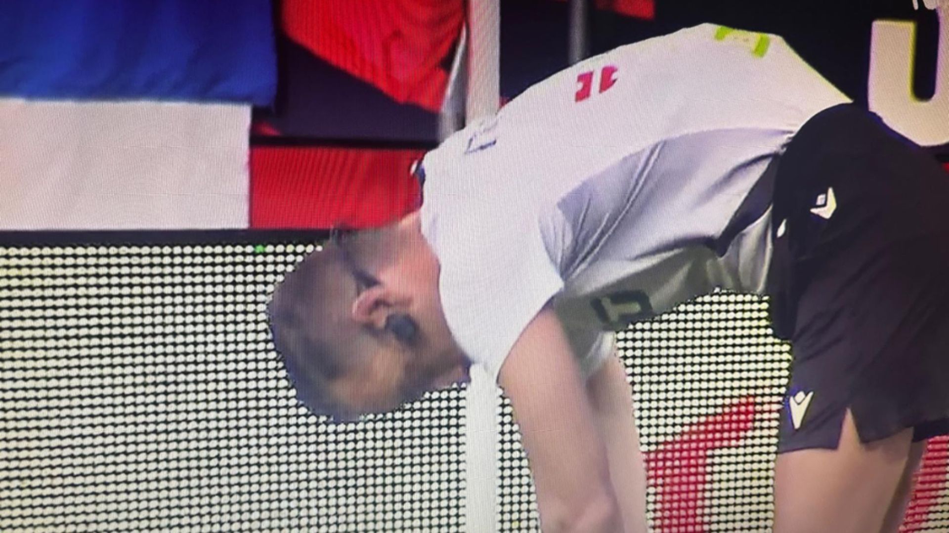 Alberola Rojas calienta antes del partido