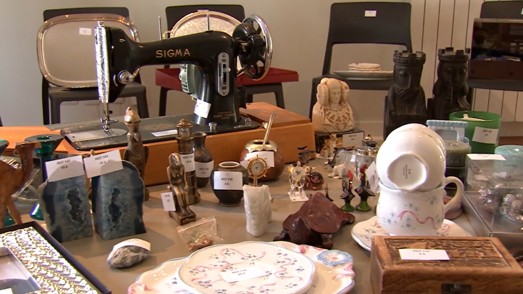 Hogares convertidos en mercadillos, casas en venta que necesitan que se vacien rápido: "Todo está en venta"