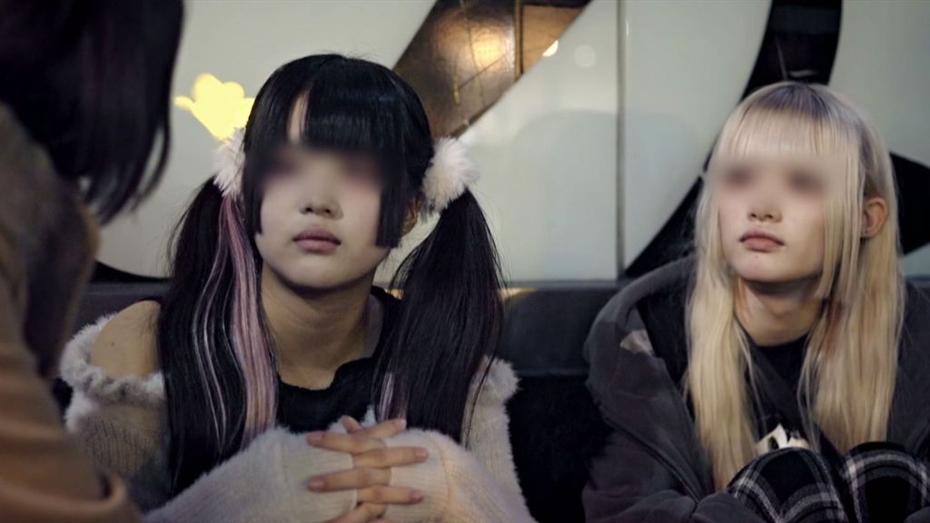 Prostitución, drogas y autolesión. El durísimo relato de dos menores Toyoko: "Son viejos y la mayoría extranjeros. Da asco pero no tengo otra opción"