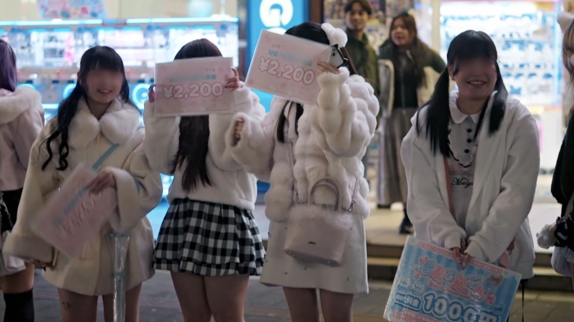 'Fuera de cobertura' recorre el barrio rojo de Tokio, lugar en el que se reúnen los Toyoko Kids