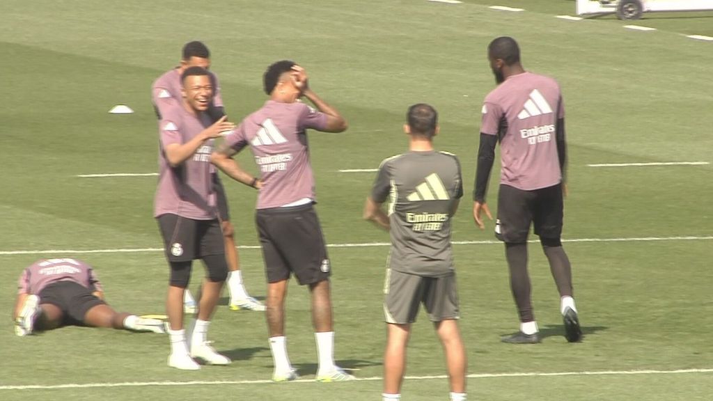 En vídeo, el caño de Militao a Rüdiger en el rondo que provocó las risas de sus compañeros