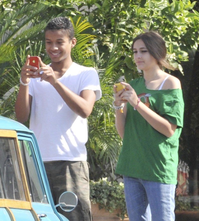 Jaafar con su prima Paris, en 2012