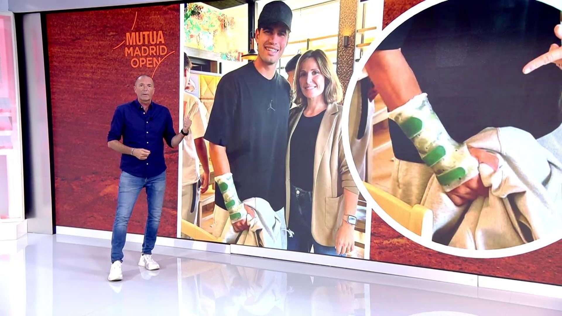 Manu Carreño muestra la imagen de Carlos Alcaraz