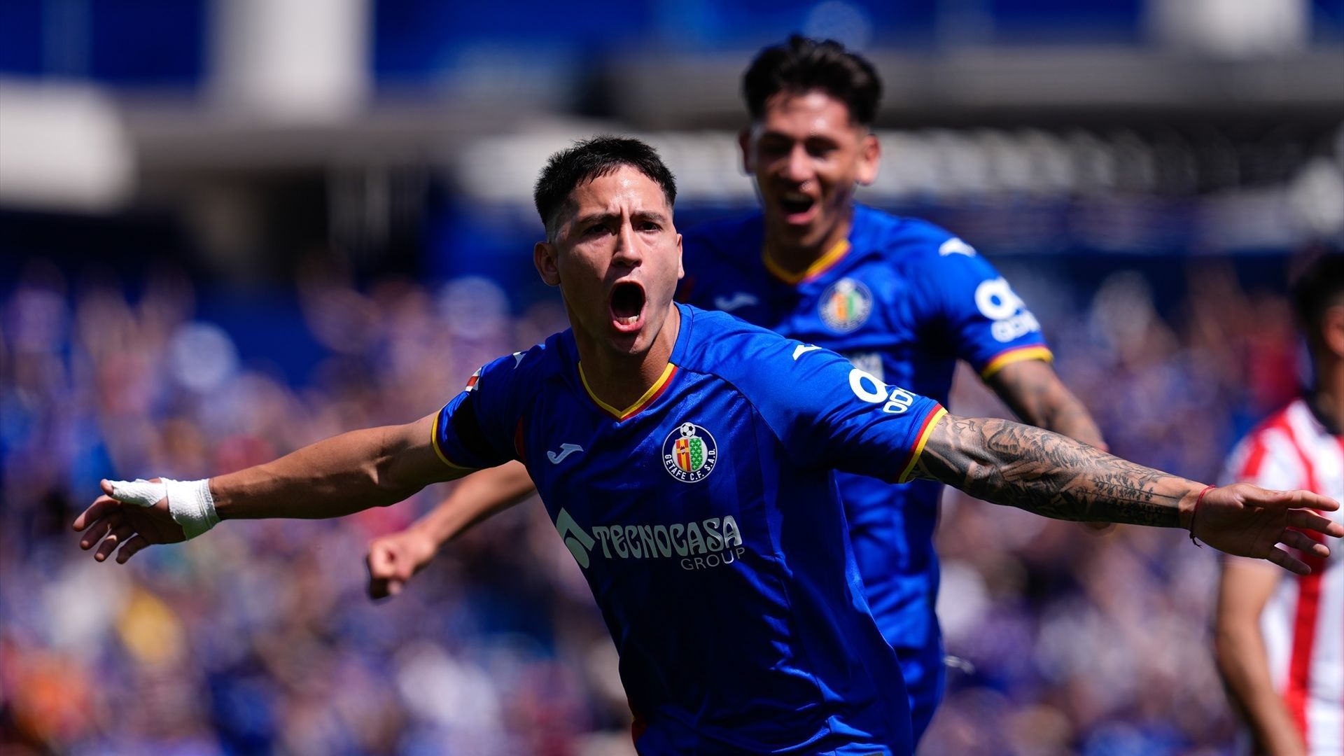 Martín Satriano y Luis Vázquez celebrando un gol del Getafe esta temporada