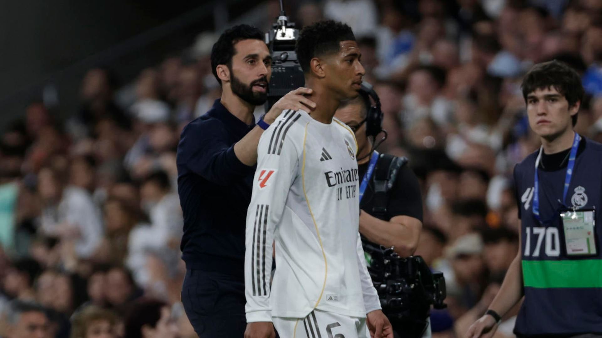 Bellingham junto a Arbeloa en su cambio