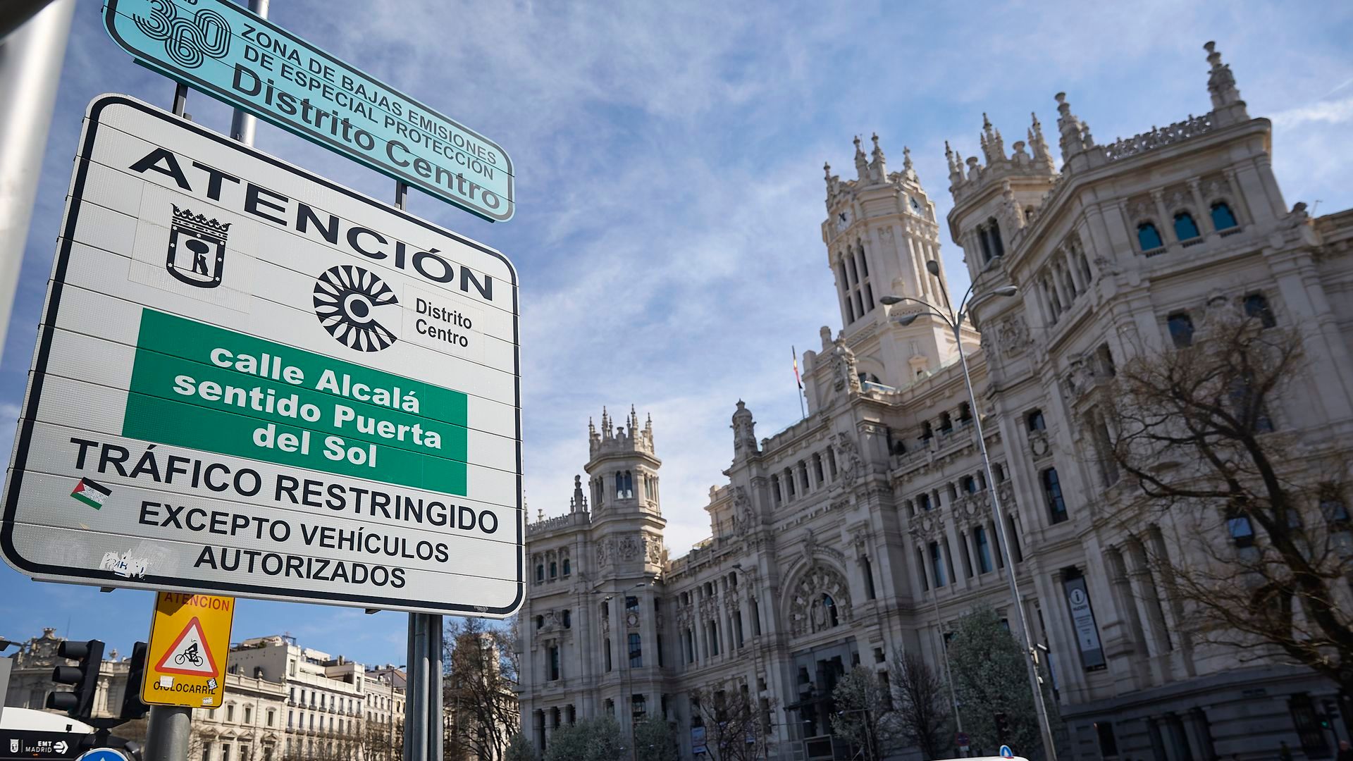 Cartel de zona de bajas emisiones en Madrid