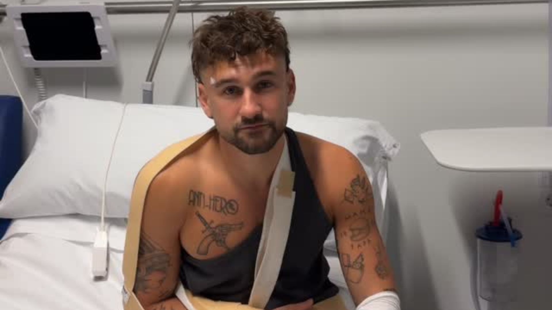 Dani Fernández se cayó en su último concierto en Valencia