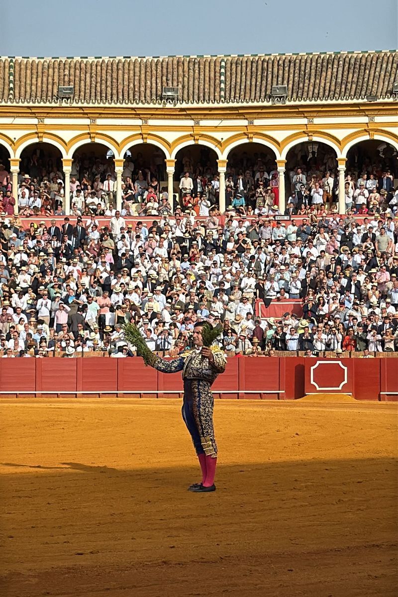 El hijo de Morante de la Puebla, orgulloso de su padre en su corrida en La Maestranza