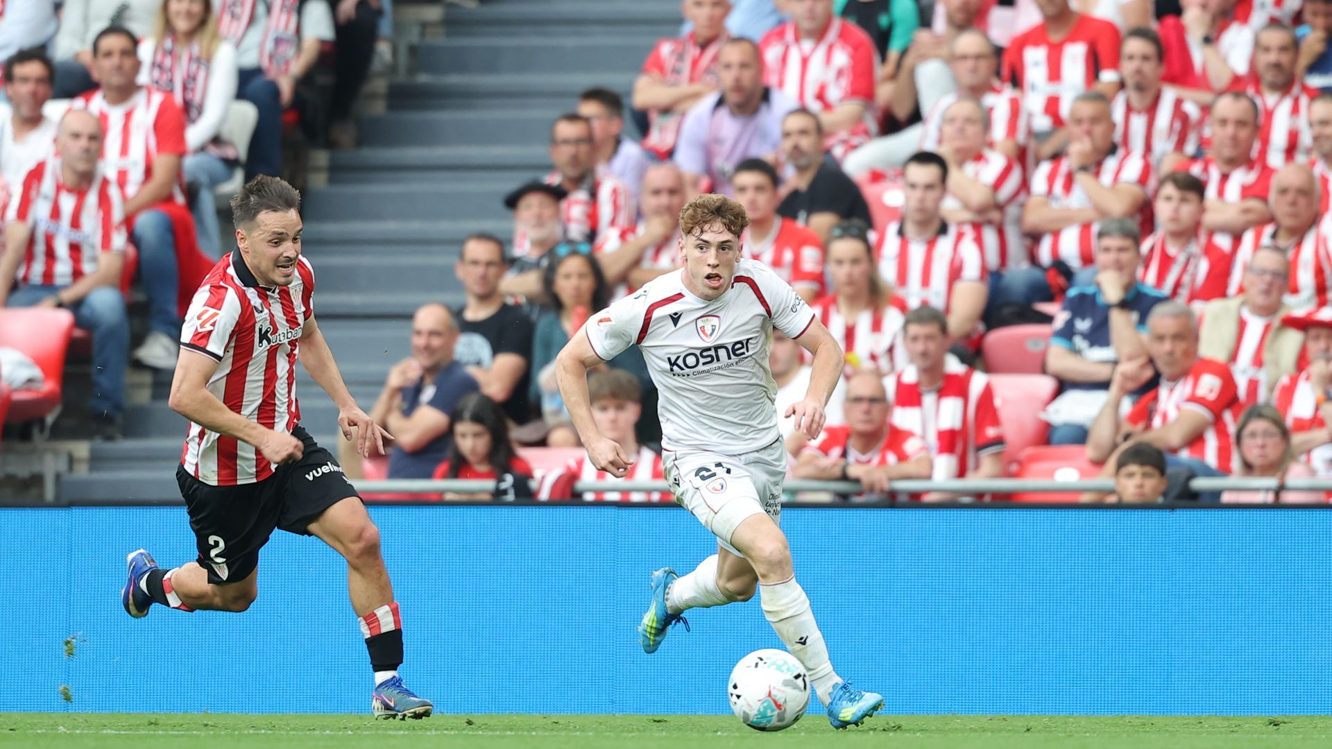 Gorosabel persigue a Víctor Muñoz de Osasuna en San Mamés