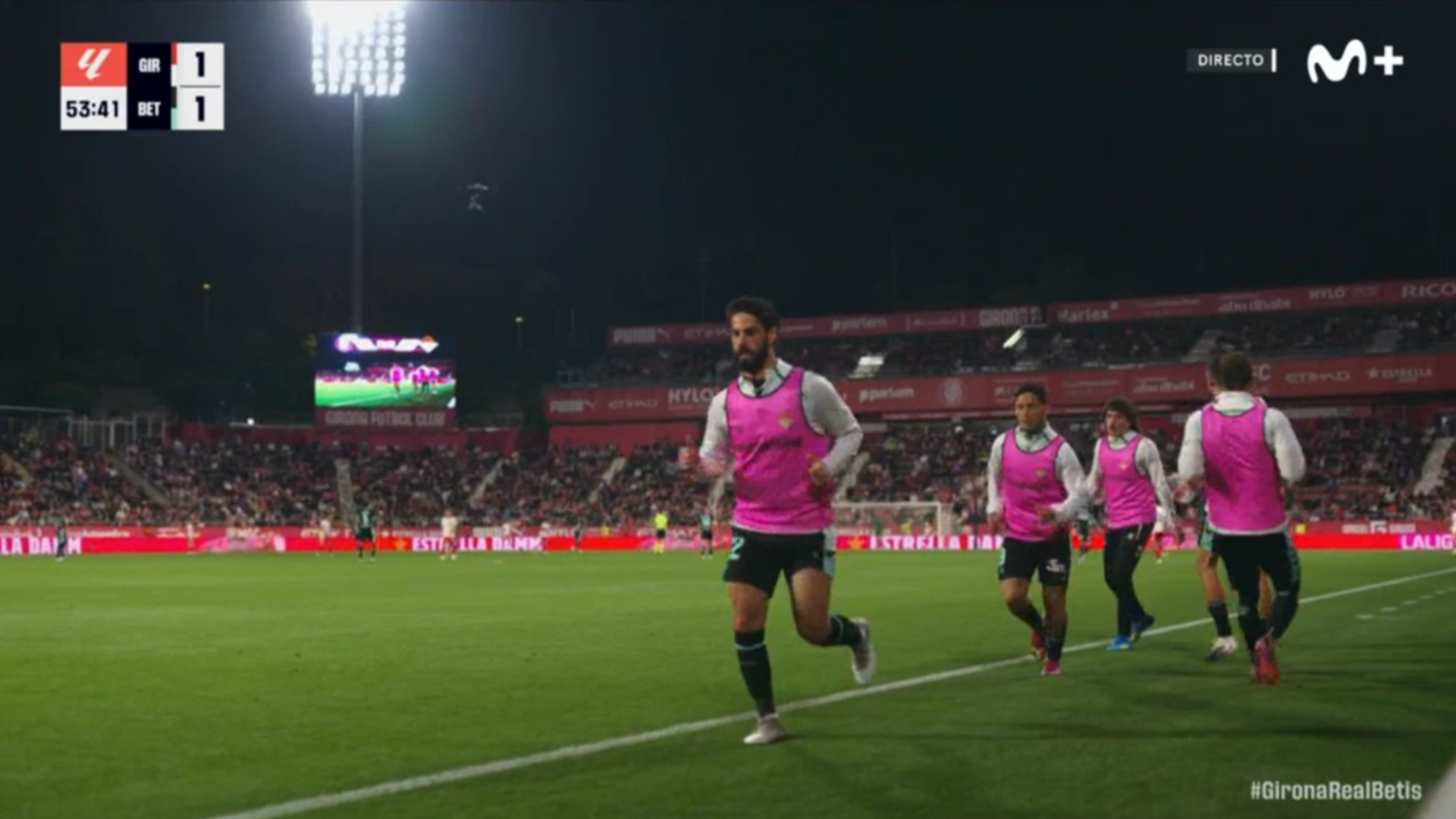 Isco Alarcón, calentando ante el Girona