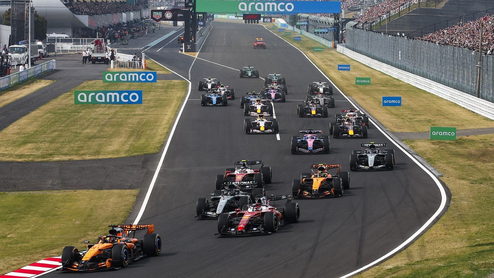 La parrilla de la Fórmula 1 segundos después de comenzar el Gran Premio de Japón esta temporada