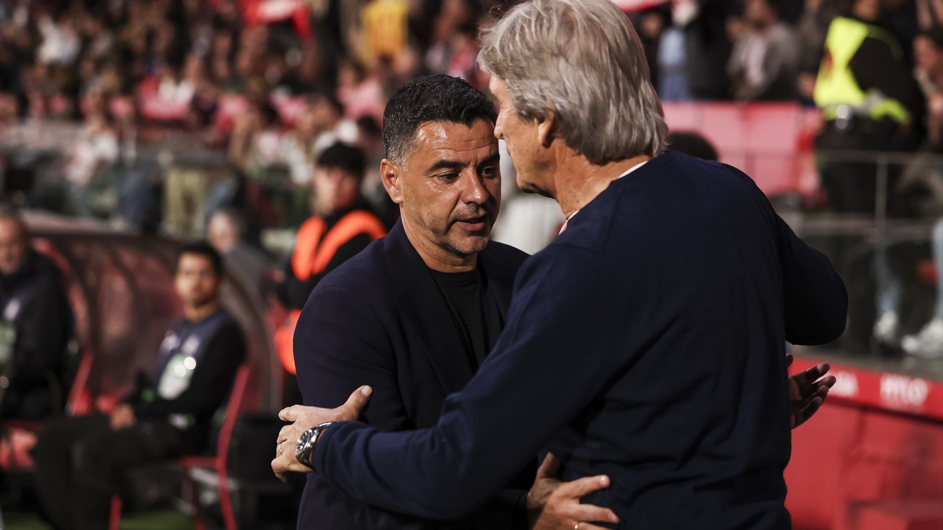 Manuel Pellegrini saluda a Míchel en el Girona - Betis