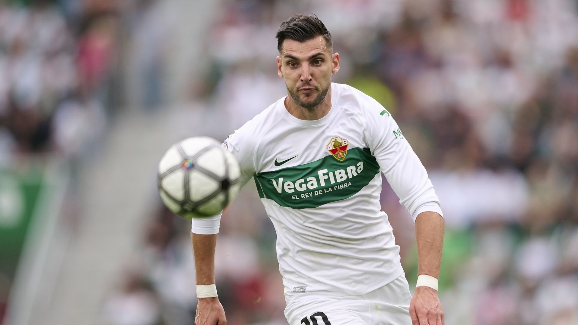 Rafa Mir durante un partido del Elche esta temporada