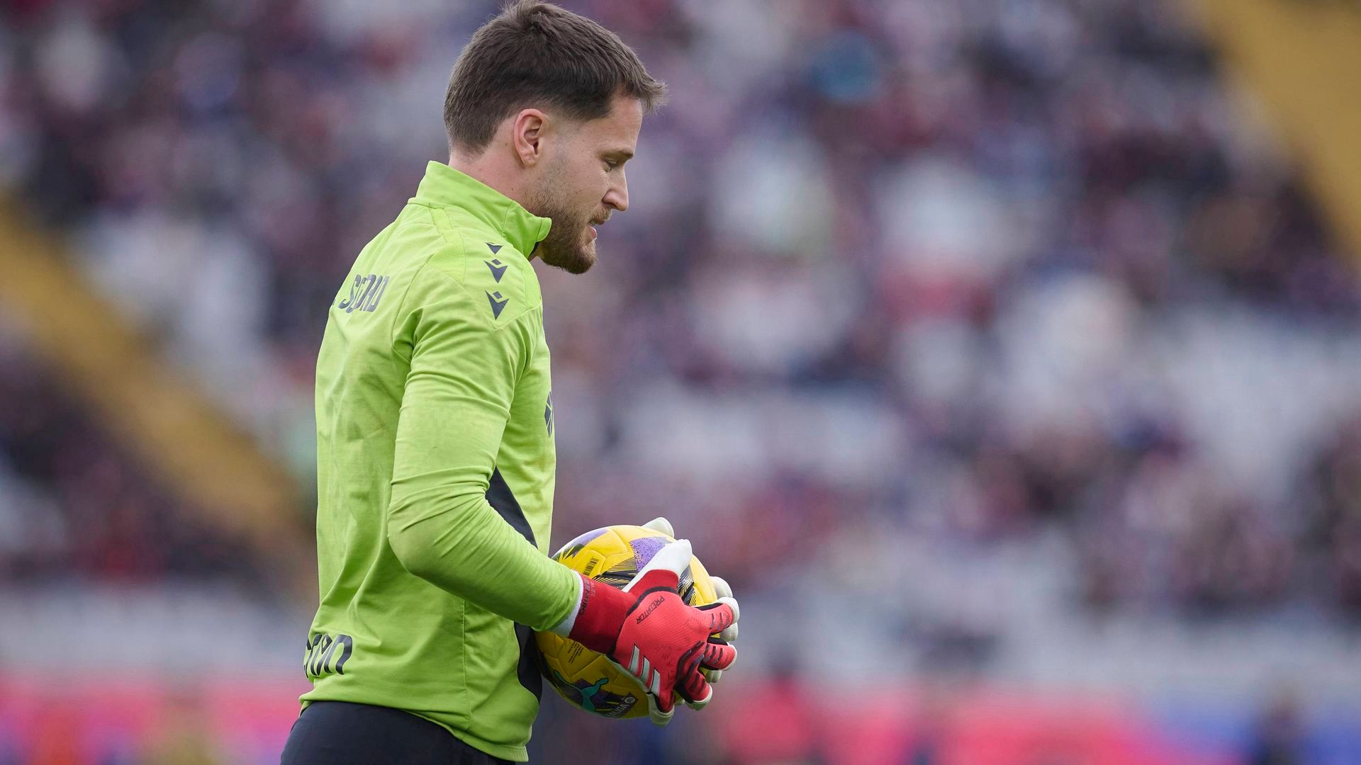 Álex Remiro antes de un partido con la Real Sociedad esta temporada