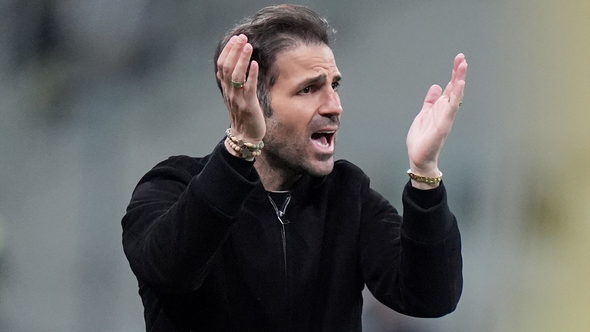 Cesc Fábregas durante un partido del Como esta temporada