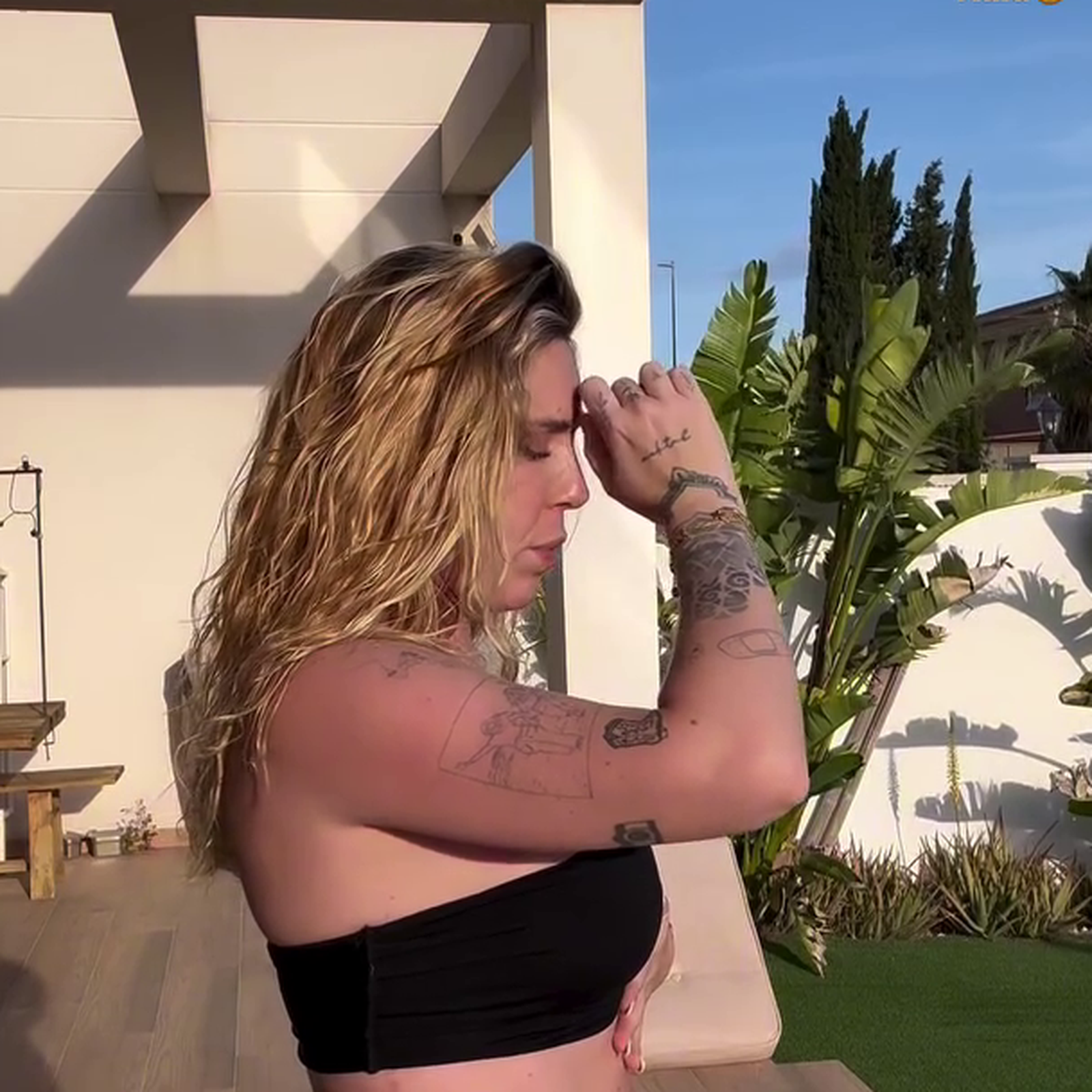 Danna Ponce haciendo ejercicios hipopresivos