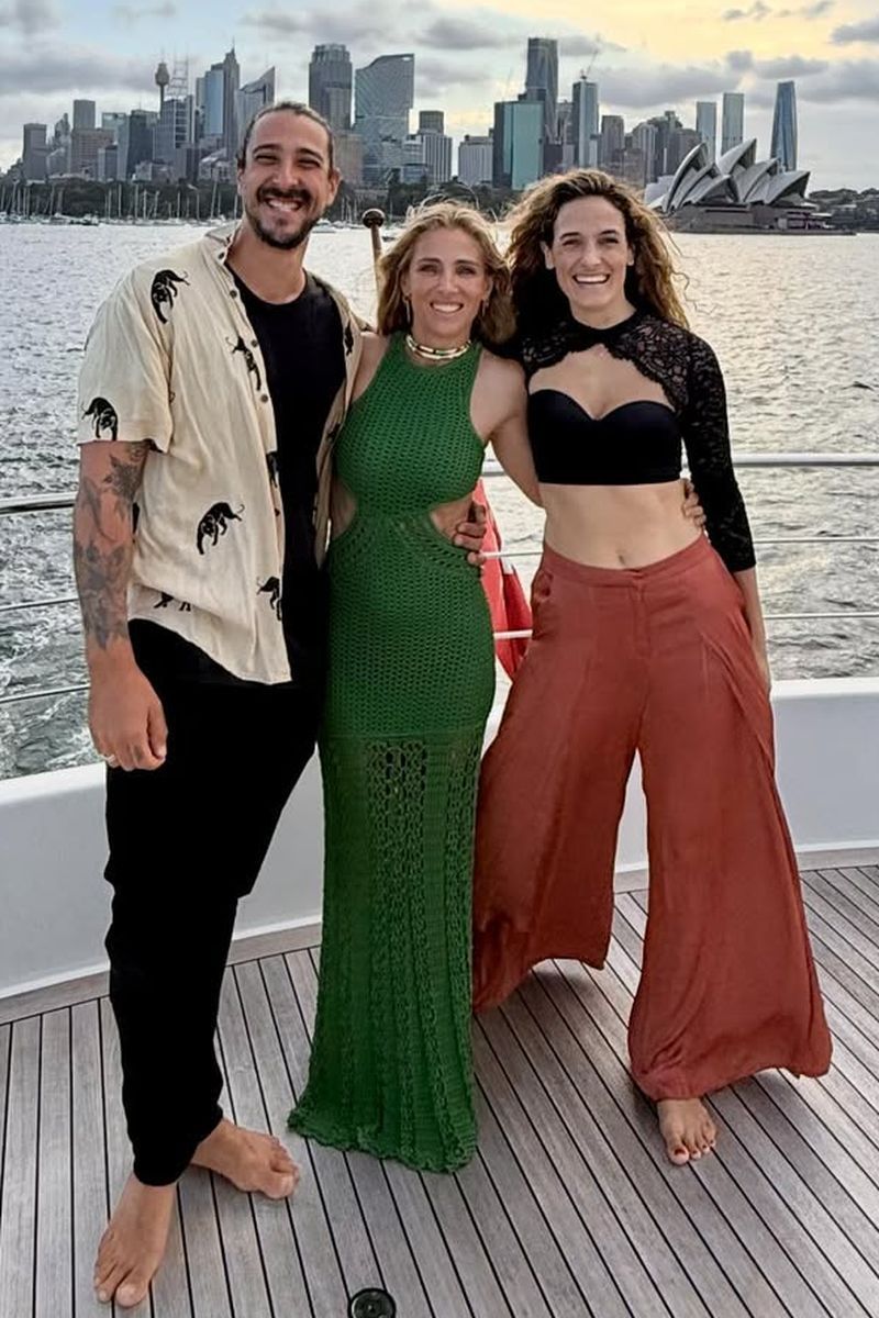 Elsa Pataky, con su hermano pequeño, Cristian Prieto y su cuñada, Silvia Serra, en una imagen de 2026