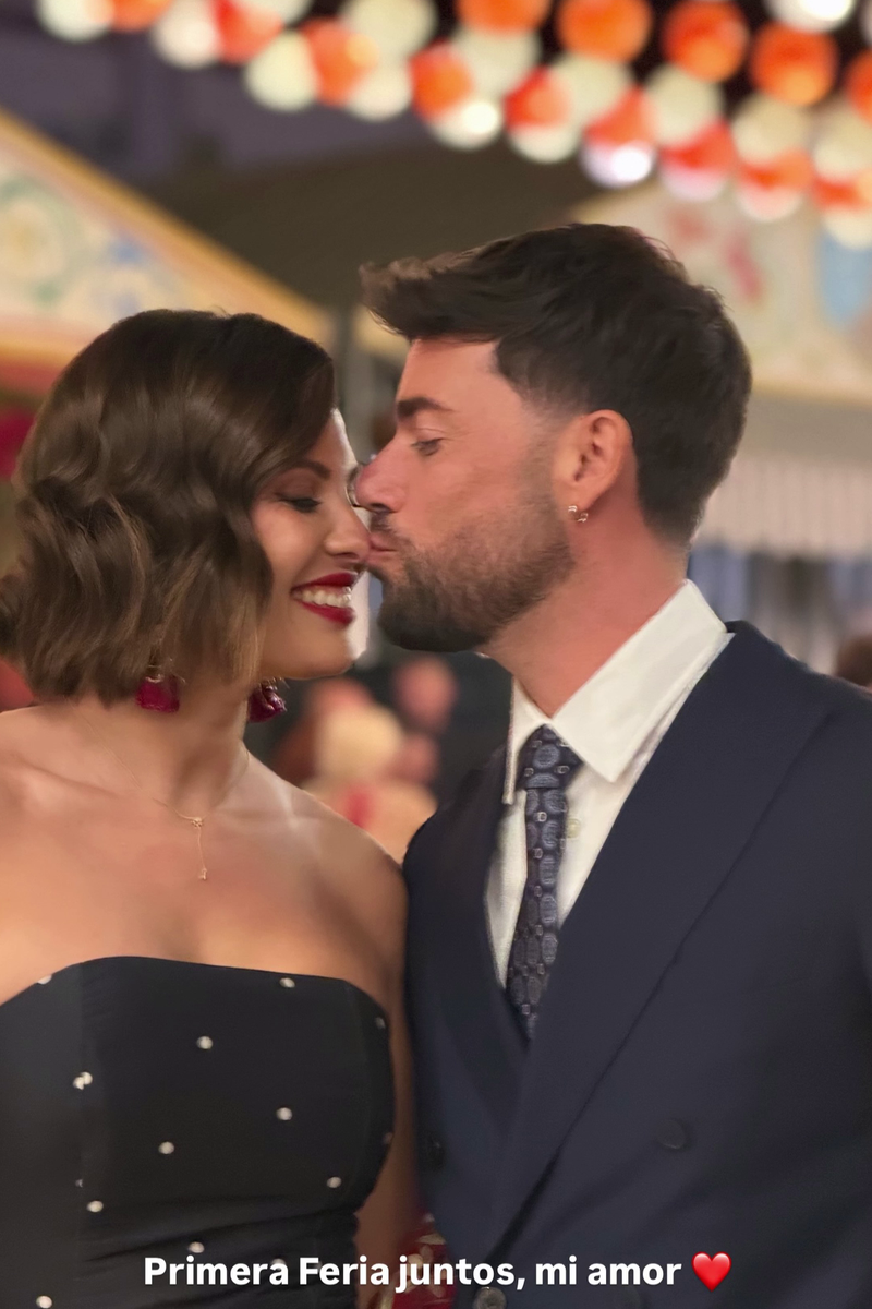 Jessica Bueno y Robert Mendoza en el primer día de Feria