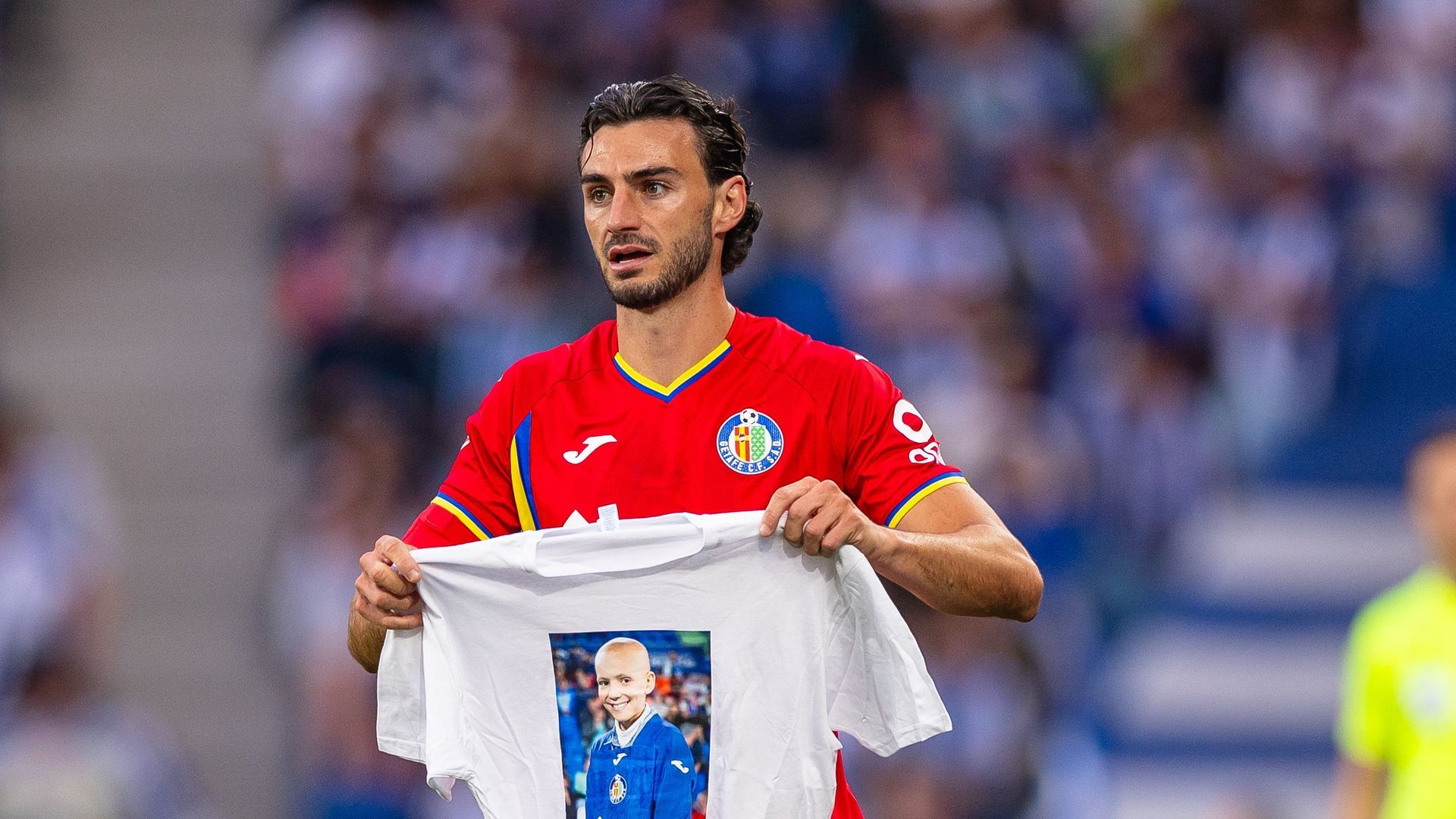 Juan Iglesias dedicando su gol a María Caamaño