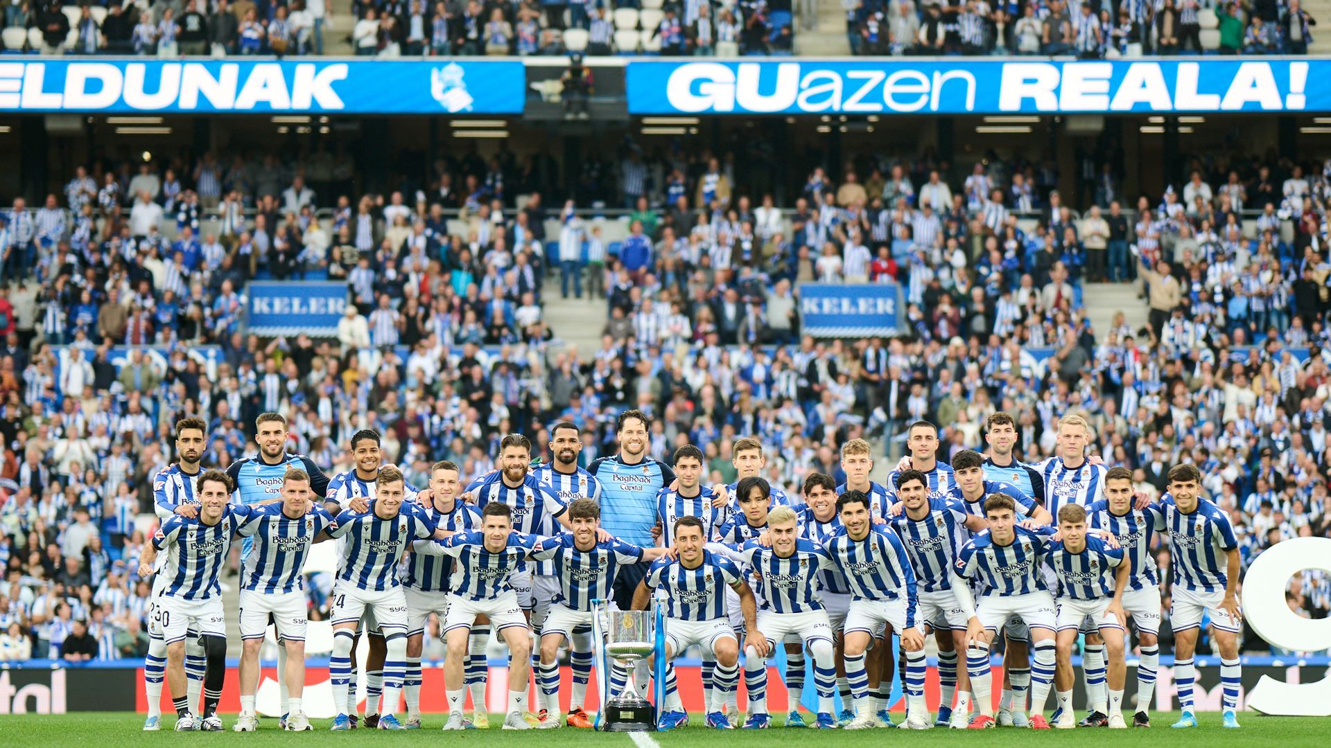 Los jugadores de la Real Sociedad antes de enfrentarse al Getafe