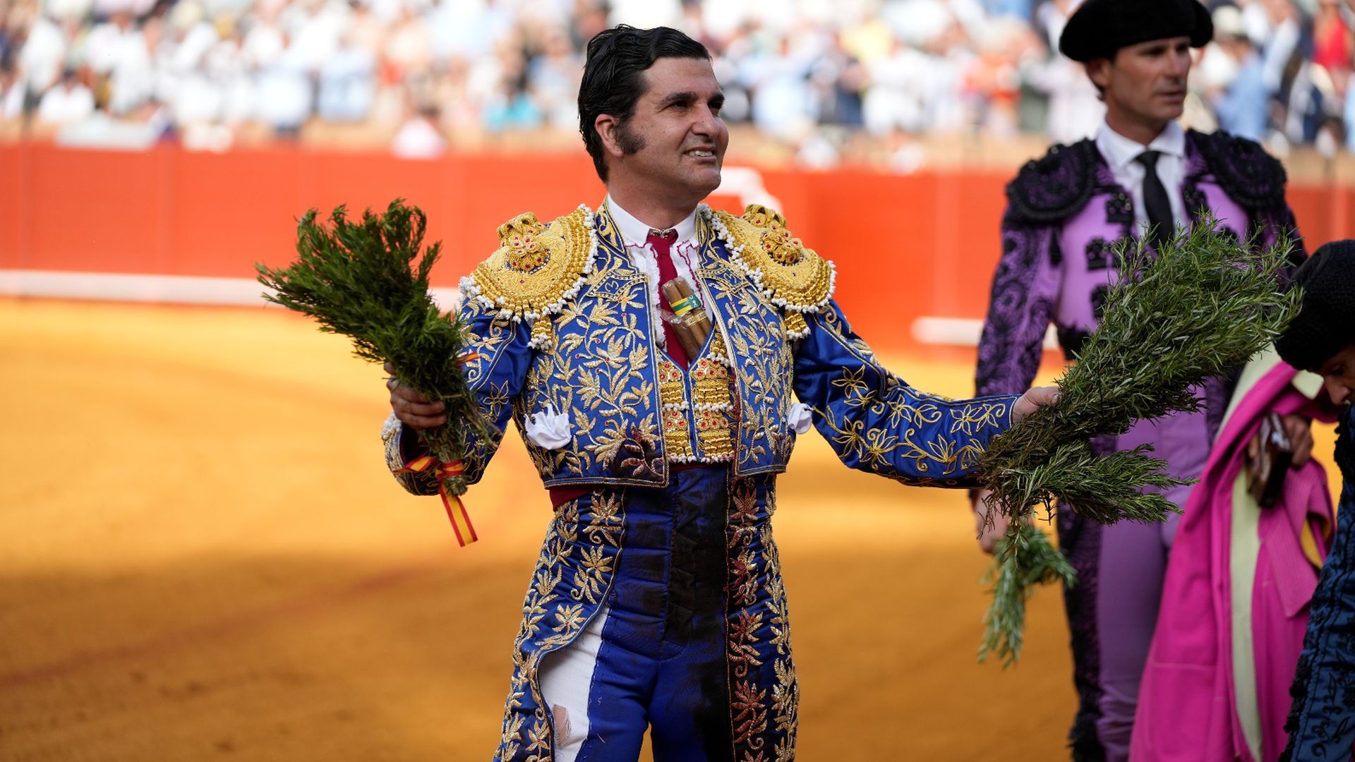 Morante de la Puebla sufrió una cornada de 10 cm de profundidad